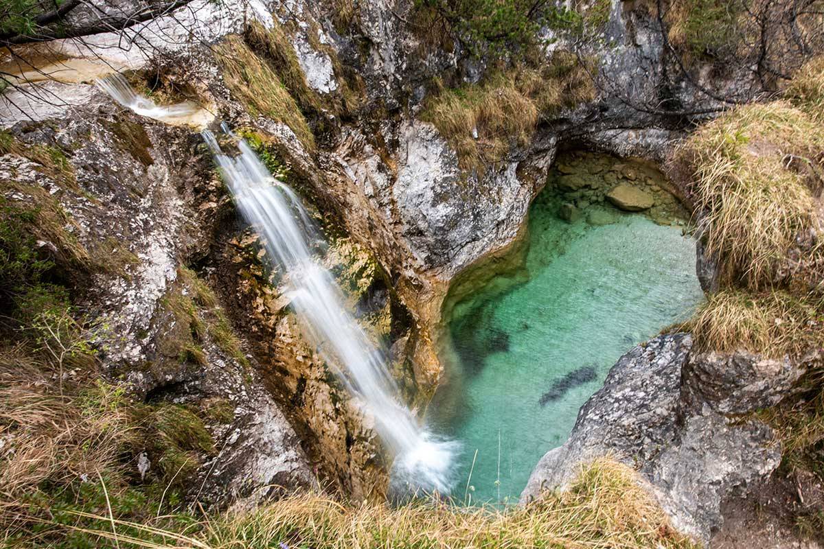 Il lago del Mis con i cadini del Brenton e la cascata della Soffia