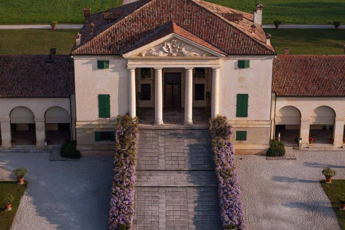 VISITE GUIDATE IN VILLA EMO