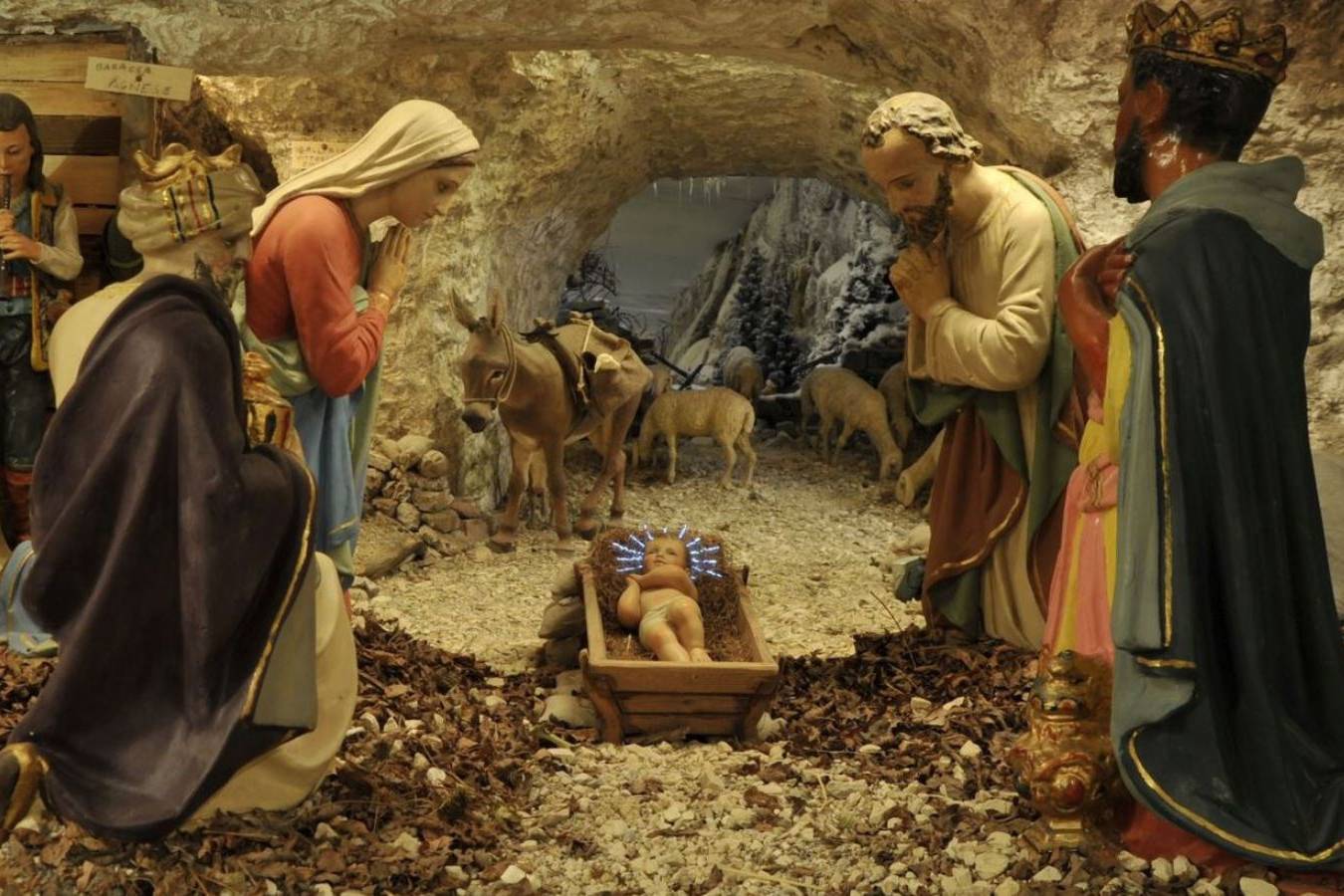 PRESEPIO ARTISTICO: CULLE VUOTE, CUCCE PIENE