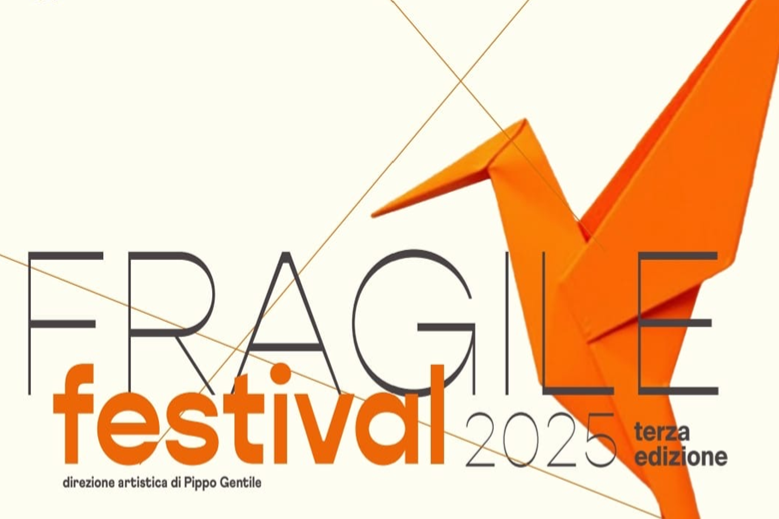 FRAGILE FESTIVAL - 𝗦𝗘𝗠𝗣𝗟𝗜𝗖𝗘𝗠𝗘𝗡𝗧𝗘 𝗙𝗥𝗜𝗗𝗔 𝗜𝗡 𝗧𝗢𝗨𝗥 