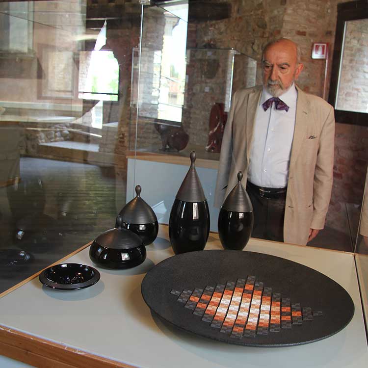 Ruggero Remonato con di fronte un piatto di Angelo Spagnolo