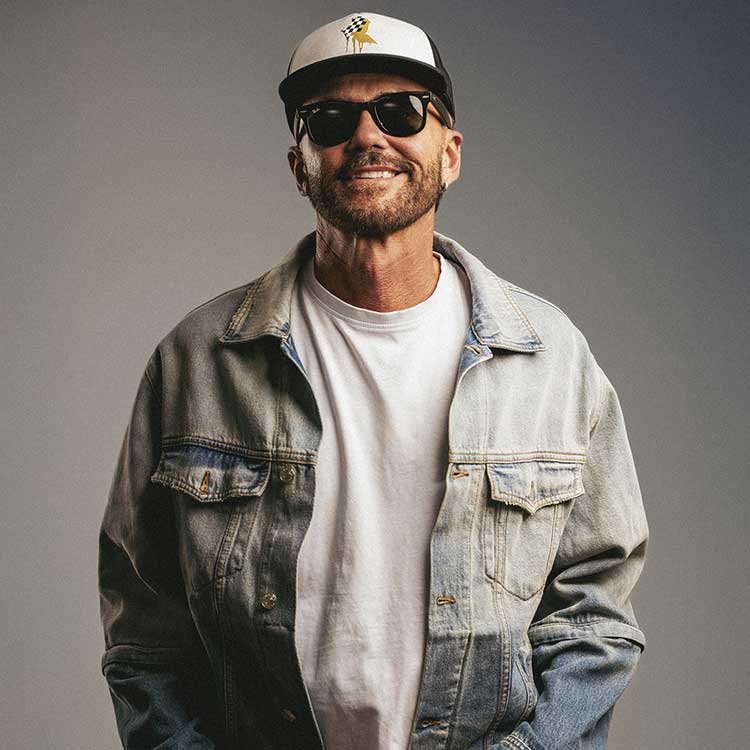TOMMY VEE