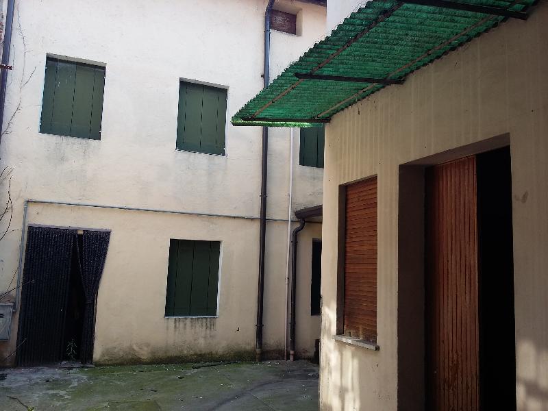 Complesso residenziale vendesi n v. Roma a Rossano V.to