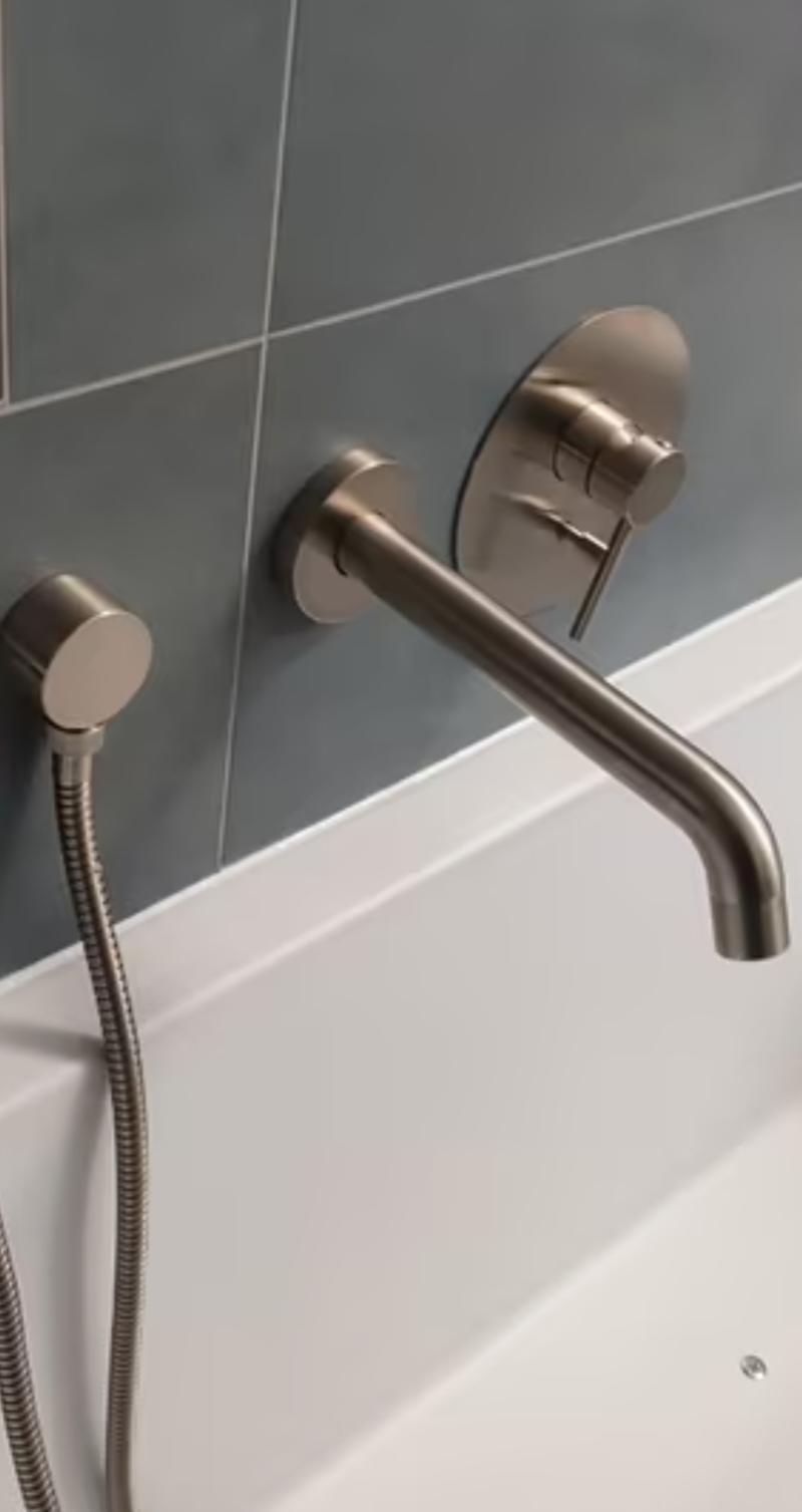 Rubinetto da parete per vasca Newform acciaio, come nuovo