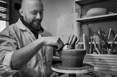 “Ceramiche Marzana: la micro azienda culturale”