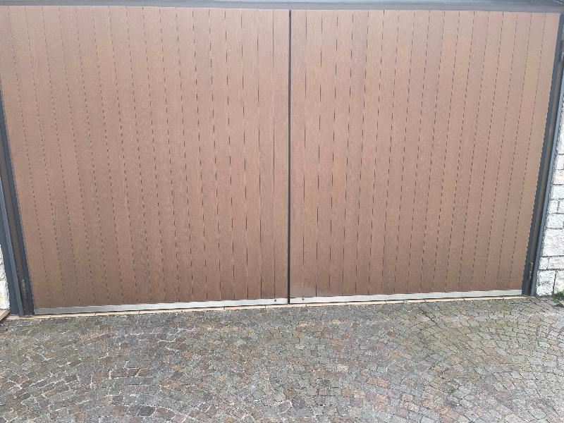 PORTONE A BATTENTE MOTORIZZATO