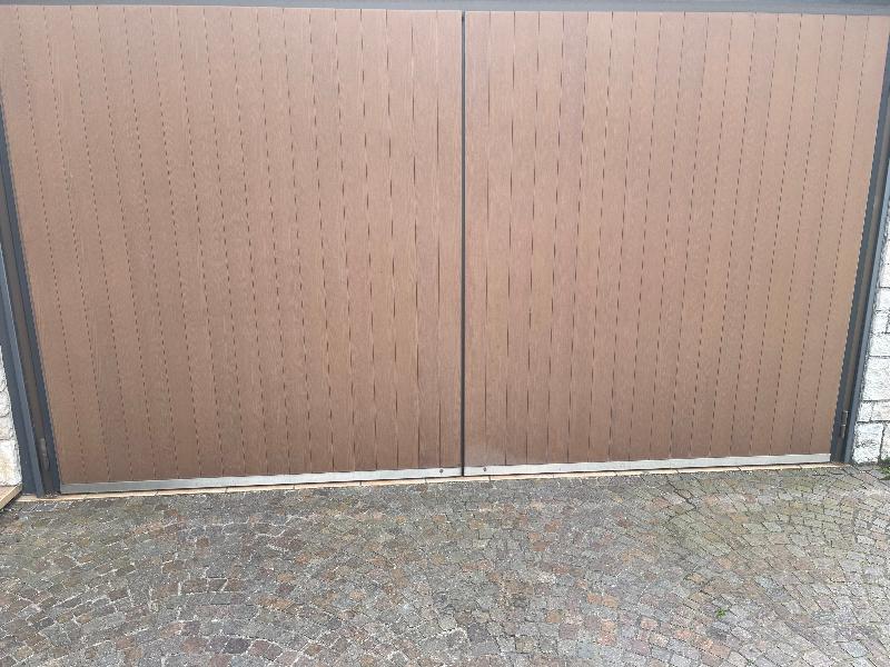 PORTONE A BATTENTE MOTORIZZATO