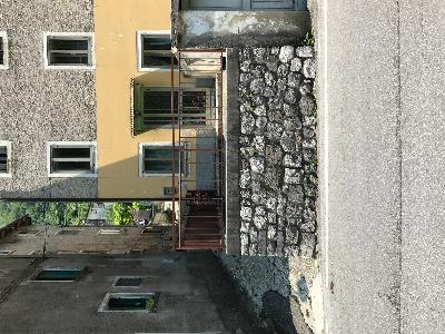 A San Gaetano (Valstagna) casa di 4 piani con 2 ingressi. Da ristrutturare