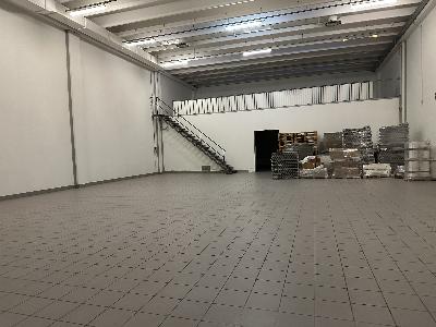 AFFITTASI 500 MQ MAGAZZINO