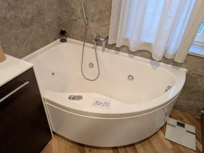 VASCA CON IDROMASSAGGIO