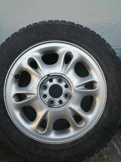 Pneumatici invernali con cerchioni, prezzo trattabile!