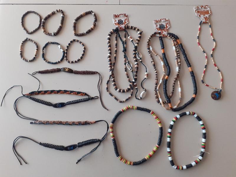 20 PZ. COLLANINE E BRACCIALETTI - CHILLING TIME (NUOVI)