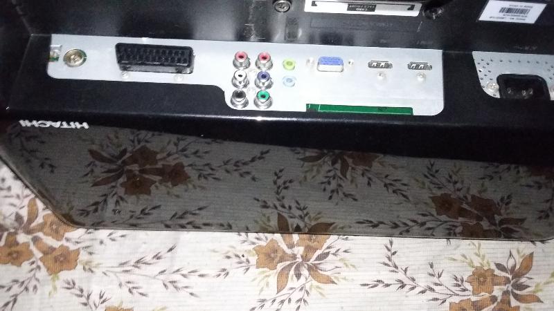 Tv HITACHI a schermo piatto