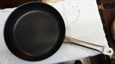 Grande bistecchiera in acciaio