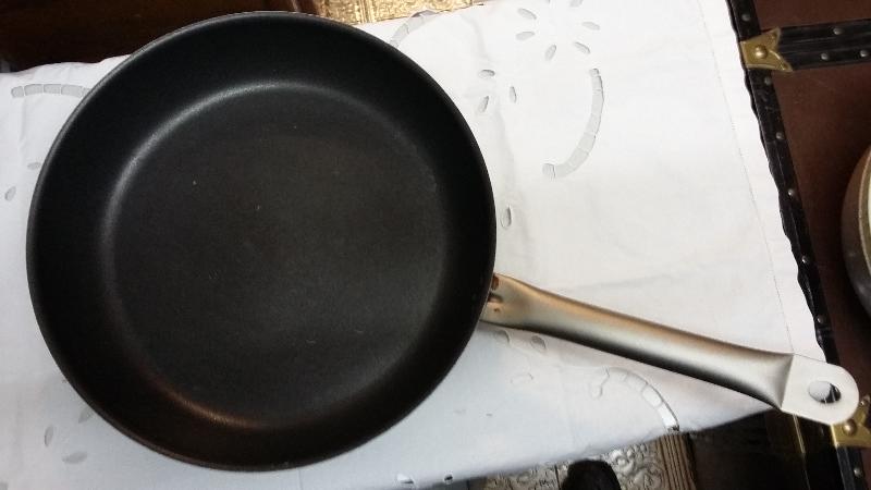 Grande bistecchiera in acciaio