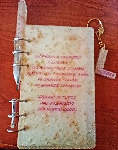 Set coordinato in resina Agenda+Penna+Portachiavi 