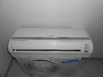 Condizionatore Samsung Esterna AQ12UGDX con monosplit AQ12UG