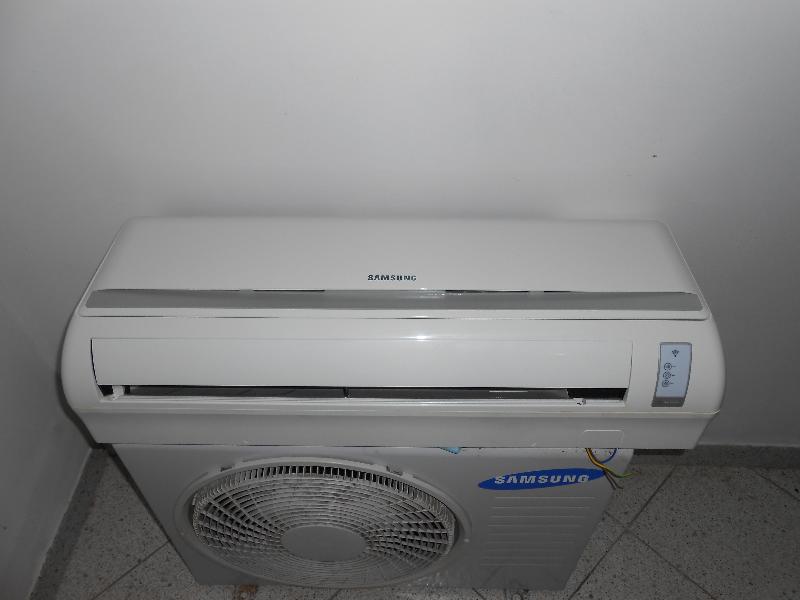 Condizionatore Samsung Esterna AQ12UGDX con monosplit AQ12UG