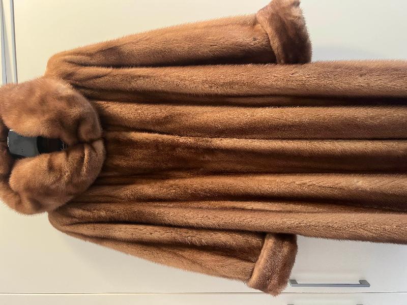 PELLICCIA DI VISONE CHIARO