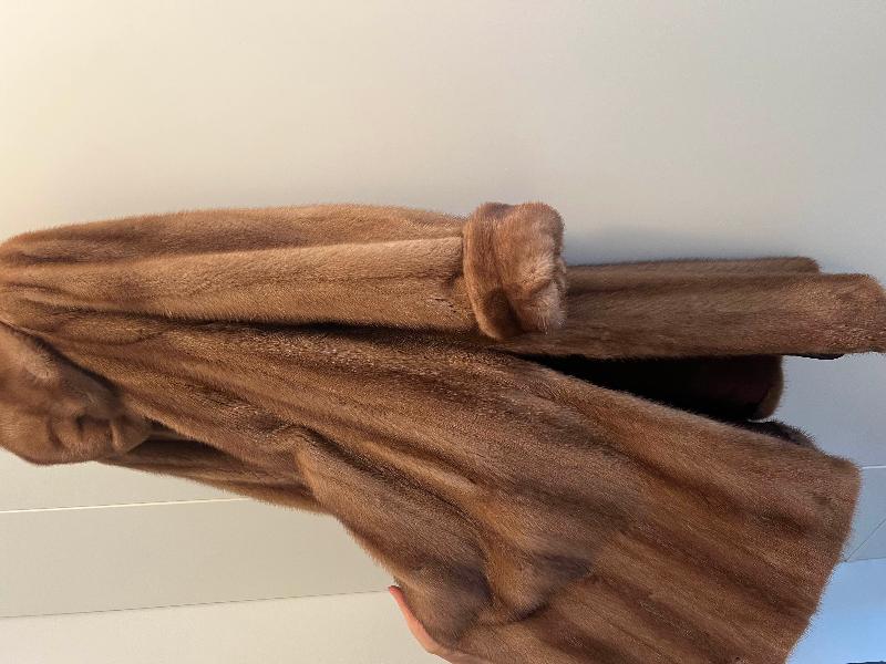 PELLICCIA DI VISONE CHIARO