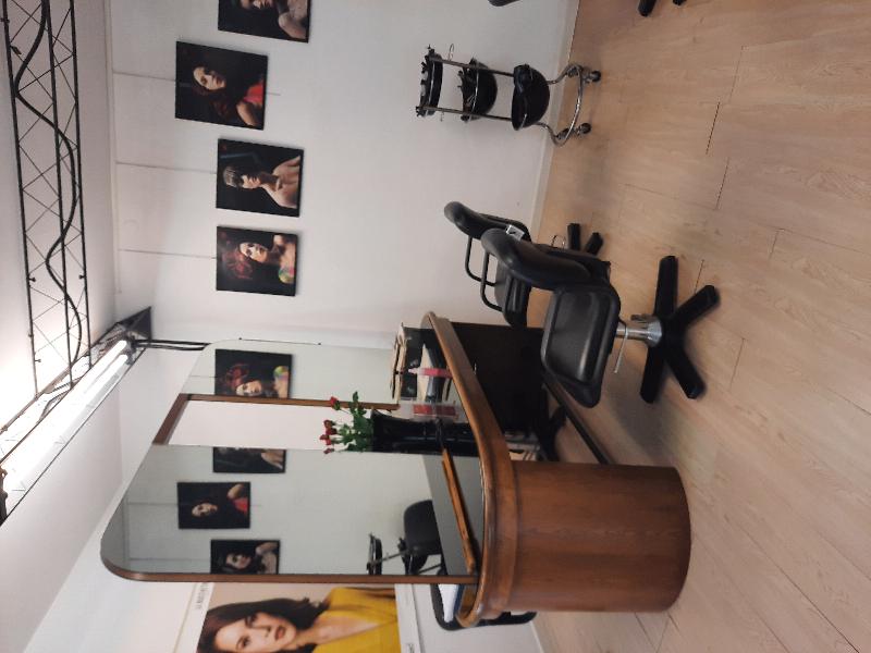 Vendo salone parrucchiera