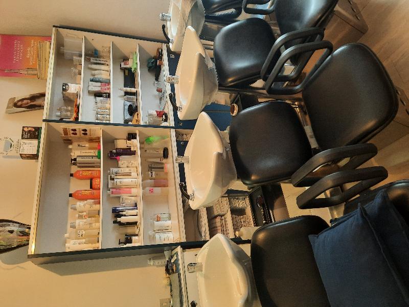 Vendo salone parrucchiera