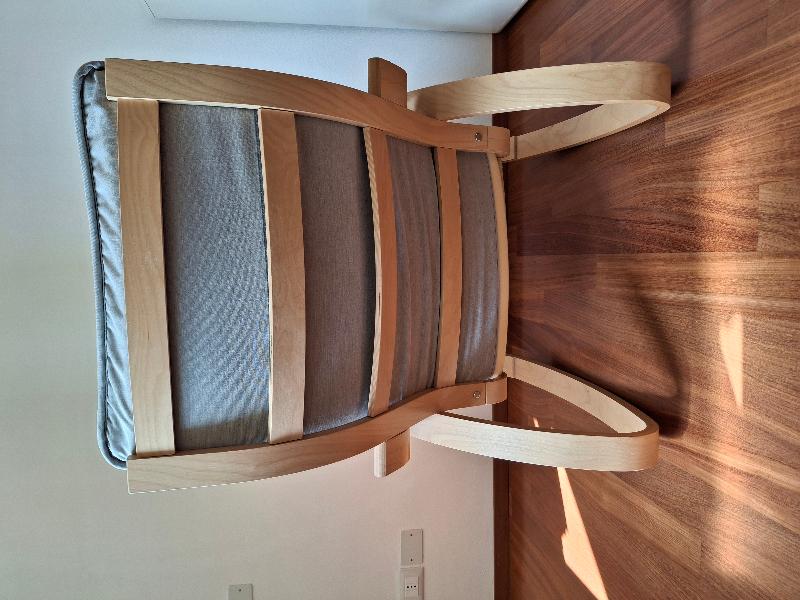 Sedia a dondolo Poang Ikea