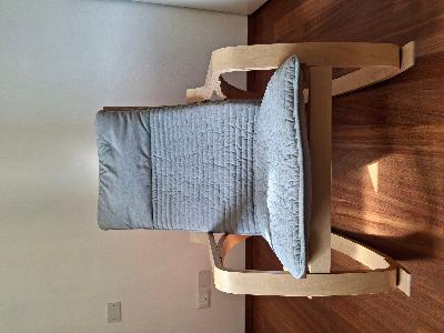 Sedia a dondolo Poang Ikea