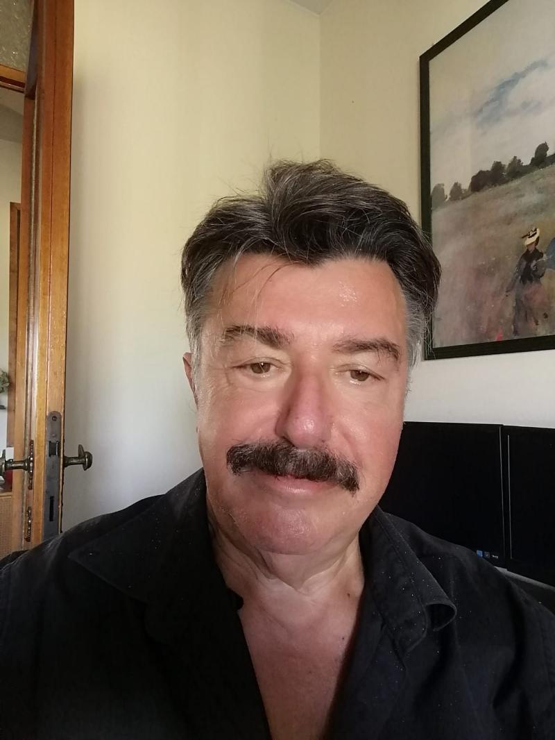 Cerco una amica non mercenaria per incontri saltuari ospitale con regalino 