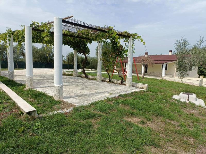 INDIPENDENTE A PALOMBARA SABINA CON TERRENO