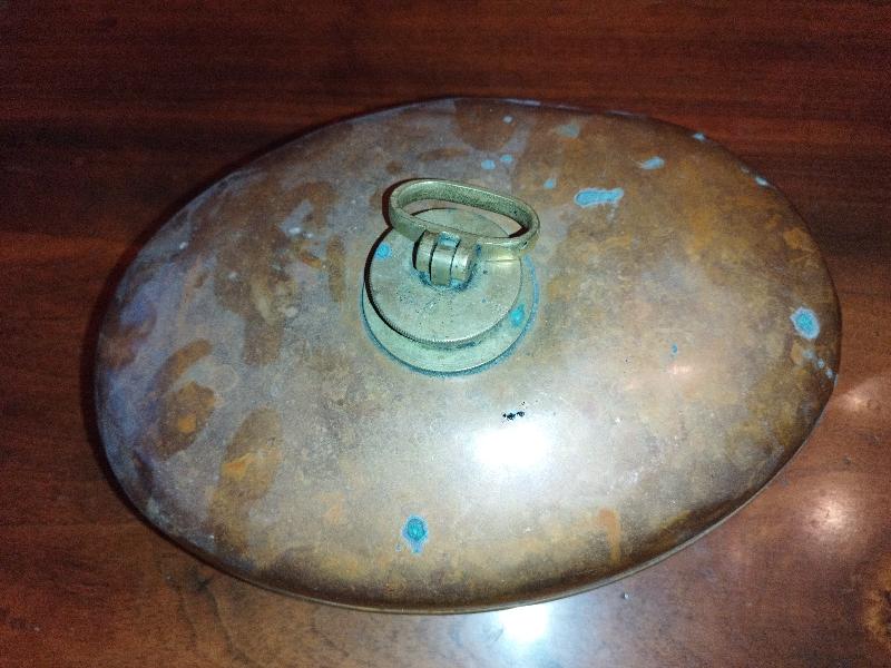 Altra centenaria bolla ovale dell'acqua calda in rame