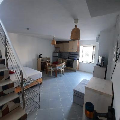 MONOLOCALE CON TERRAZZO VISTA MARE