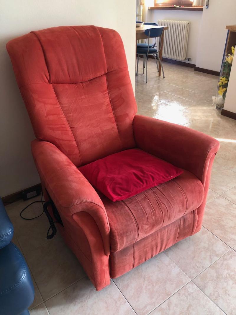 Vendesi poltrona alzapersona elettrica reclinabile Dondi