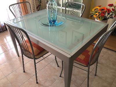 Vendo tavolo allungabile vetro metallo