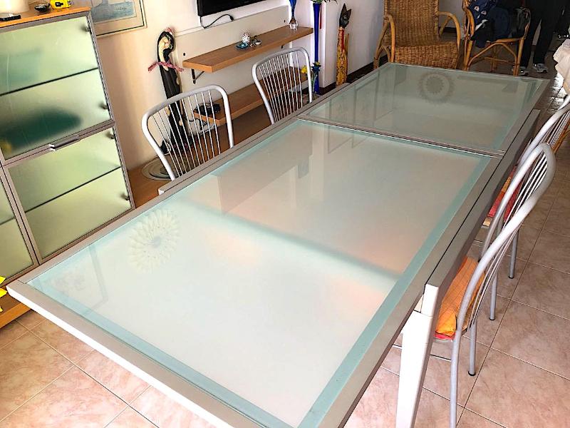 Vendo tavolo allungabile vetro metallo