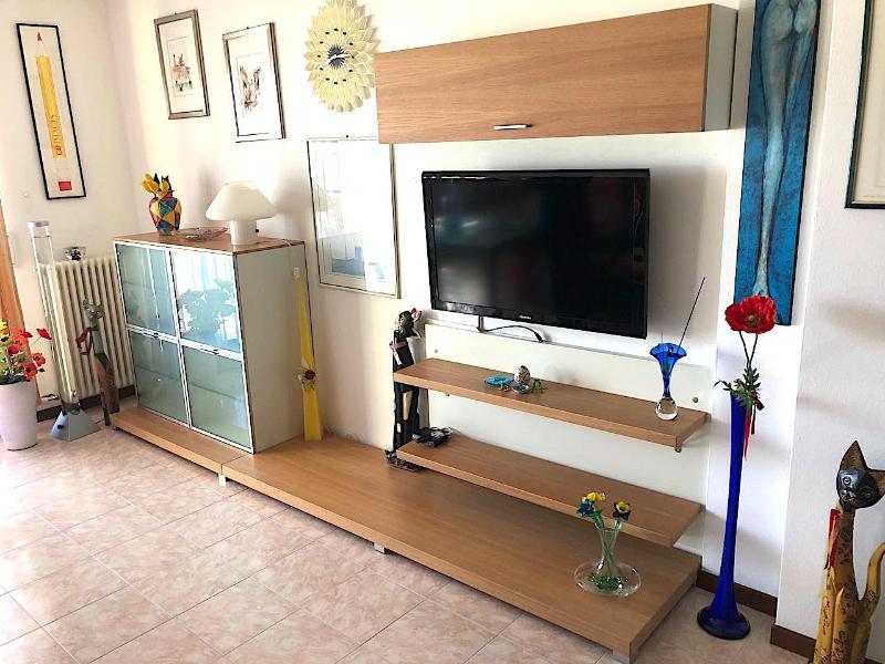 Parete attrezzata soggiorno moderno