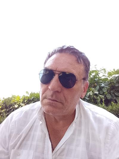 Cerco una lei carina simpatica semplice x amicizia poi si vedra