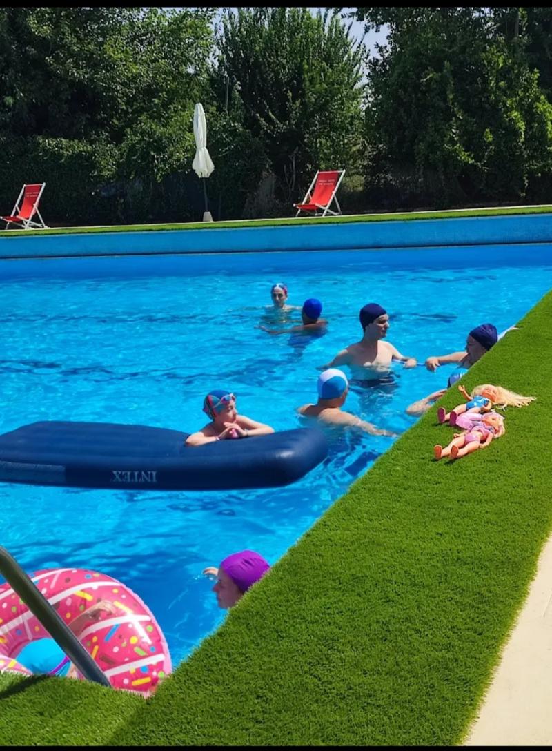 Affittasi piscina scoperta e Area Ristoro 