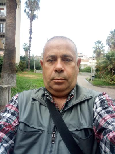 Cerco una bella Donna che mi faccia da Fidanzata e anche da Moglie a me ...