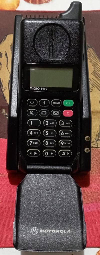 Telefono cellulare Motorola gsm Micro Tac international 