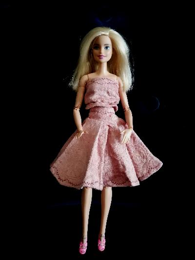 Creo abitini per la bambola Barbie 