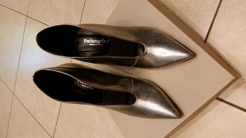 Stivaletti mezzastagione con il tacco. NUOVI. PELLE VERA