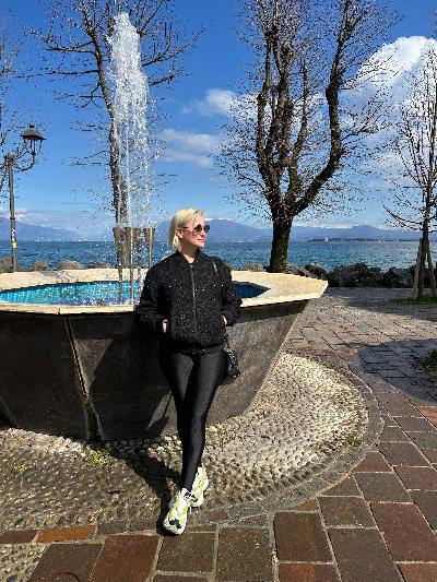 Svitlana, donna socievole