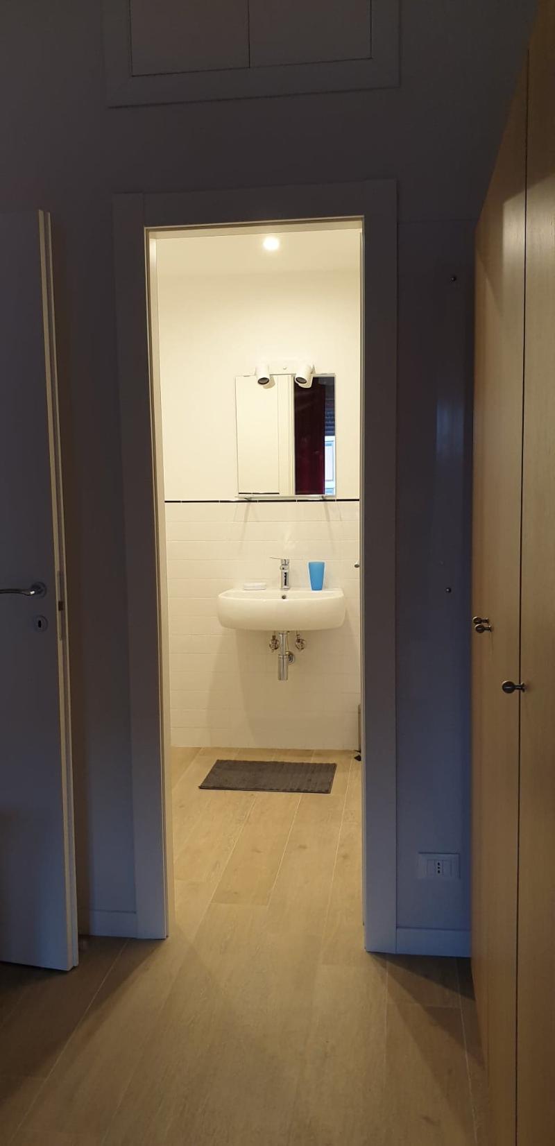 Camera ammobiliata con Bagno privato