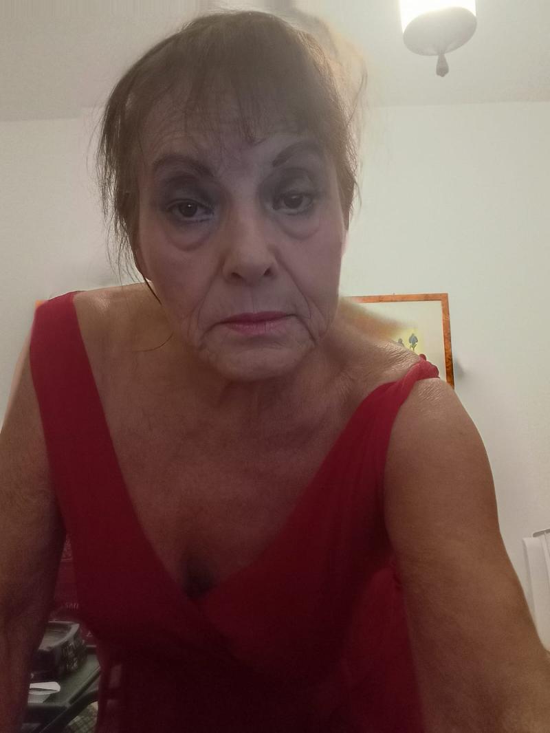 signora colta, simpatica, piacevole cerca compagno