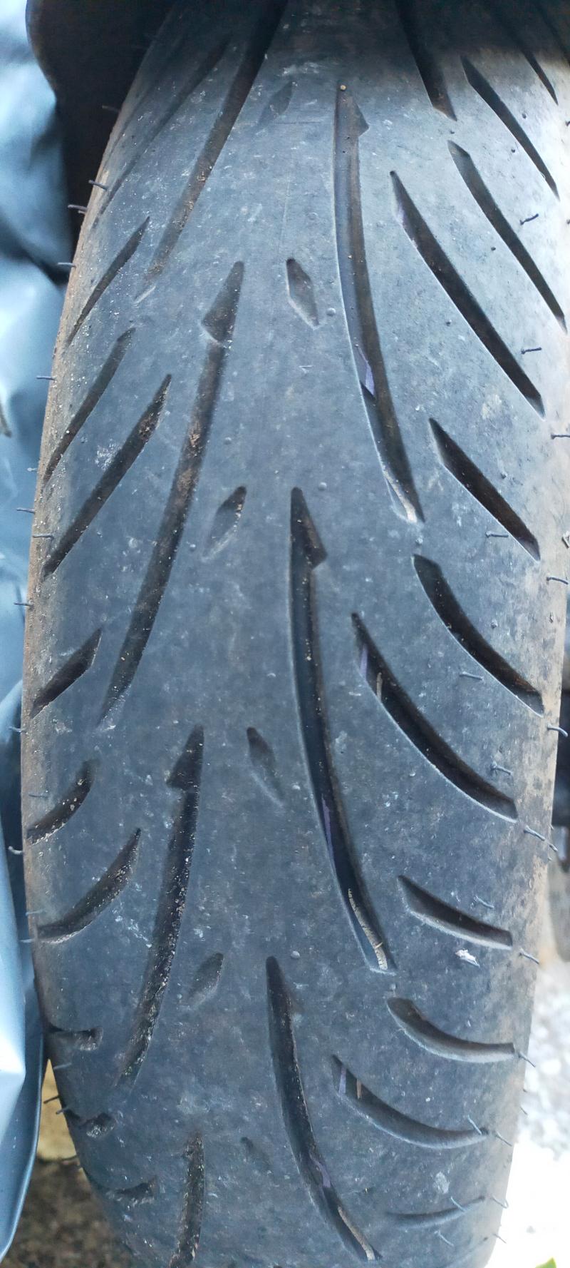 Gomma anteriore scooter