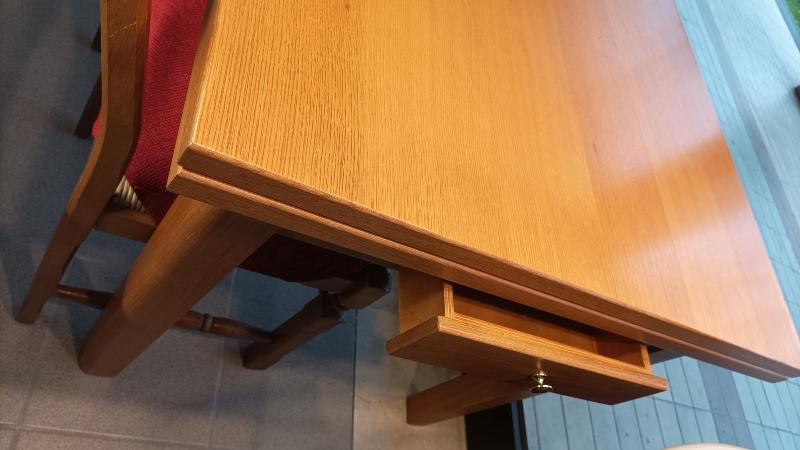 TAVOLO DI LEGNO ALLUNGABILE + 4 SEDIE