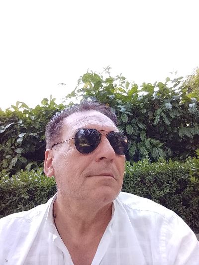 Cerco una lei carina simpatica semplice x amicizia poi si vedra