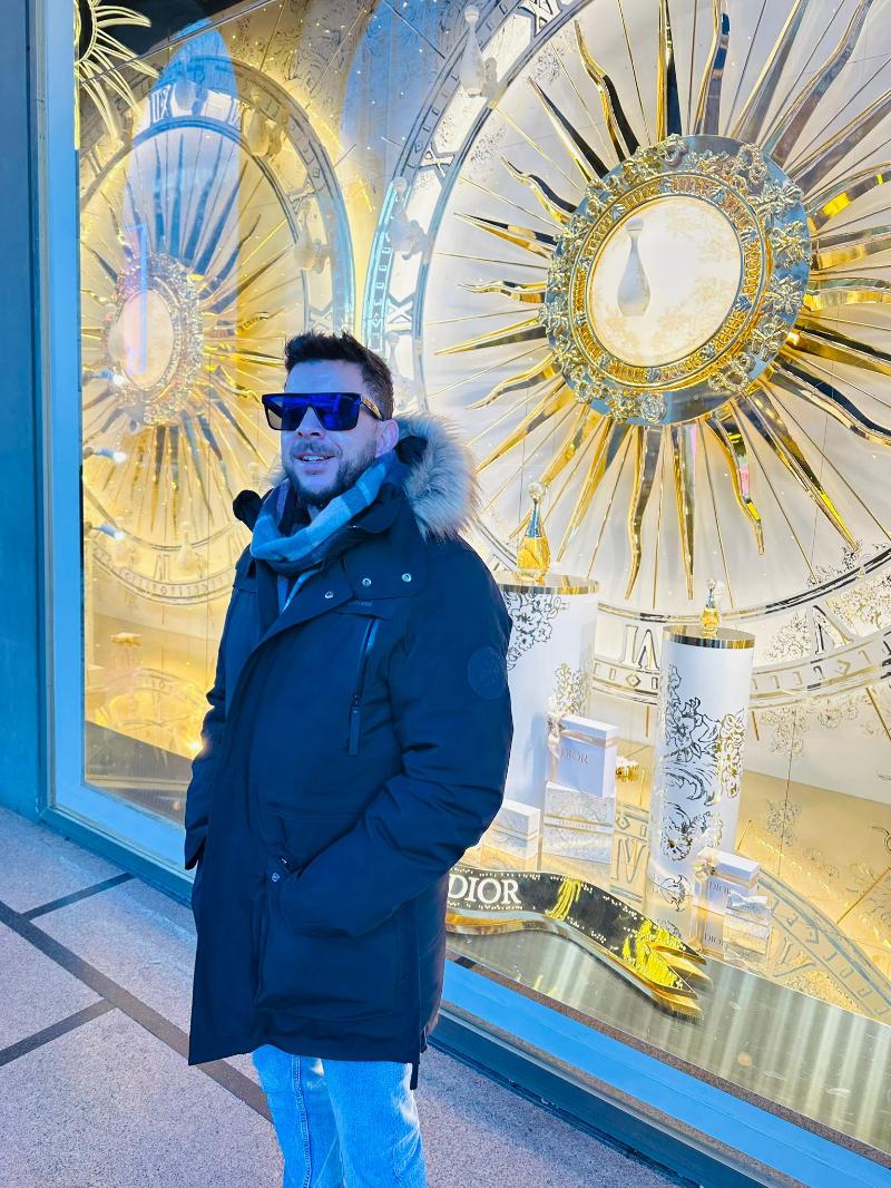 Sono un uomo serio e rispettoso. Amo l’avventura e la natura, pratico sport