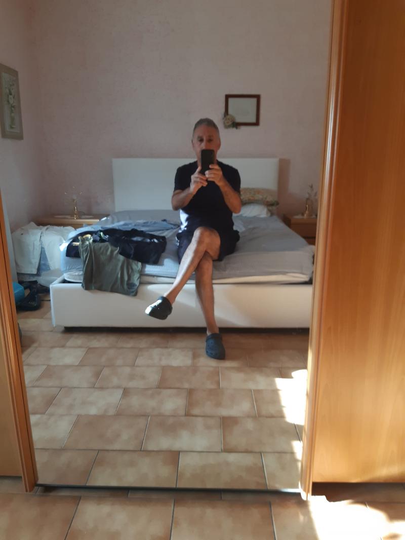 Maturo serio riservato pensionato in cerca di una brava donna x relazione 